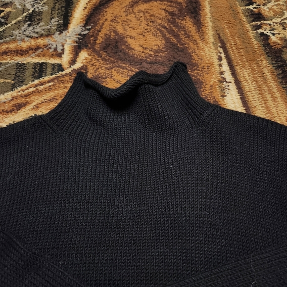 Elegant Black Turtleneck Sweater for Women - Picture 8 of 9